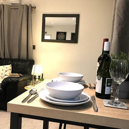 Contemporary 1 Bed Studio For Comfy Stay In Уигън Екстериор снимка