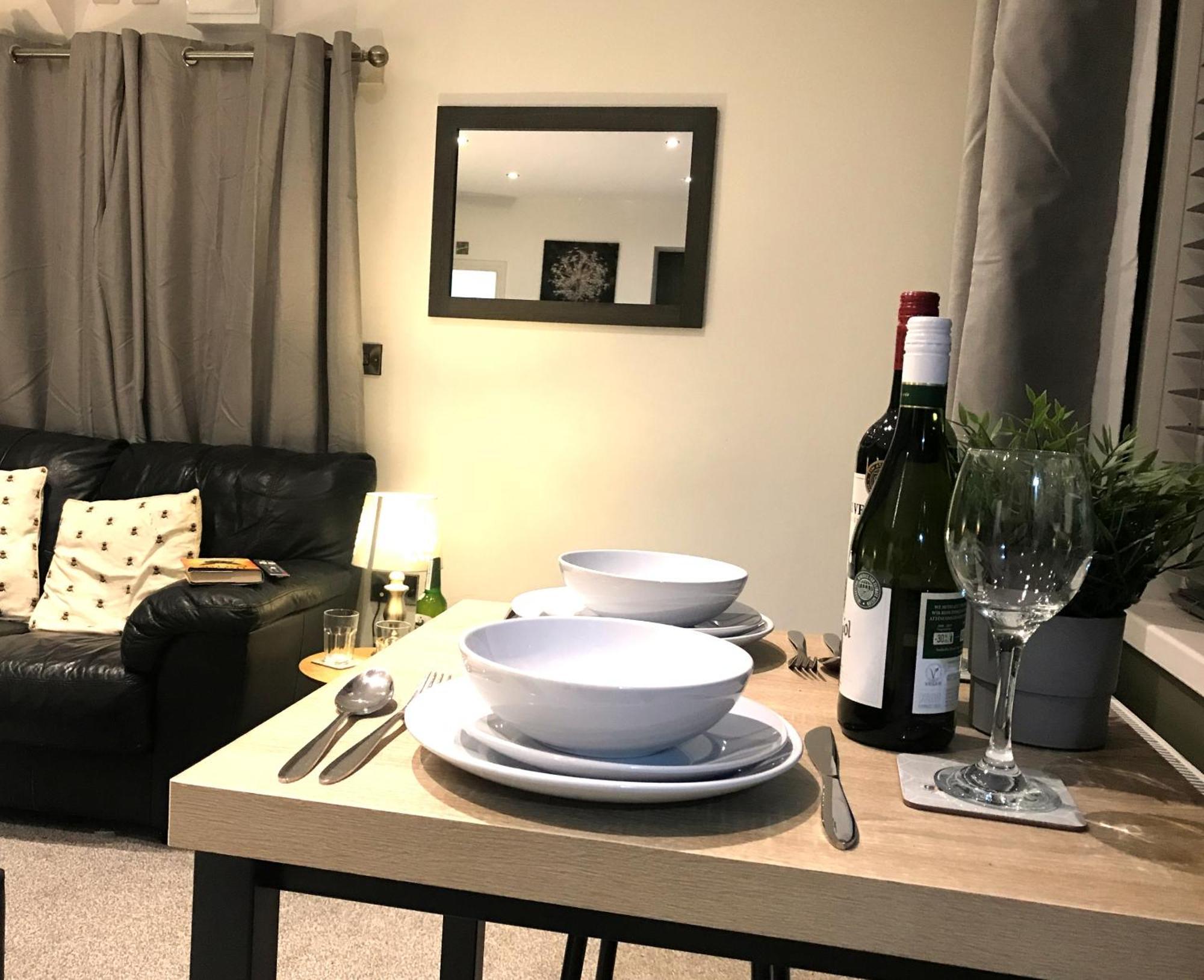 Contemporary 1 Bed Studio For Comfy Stay In Уигън Екстериор снимка