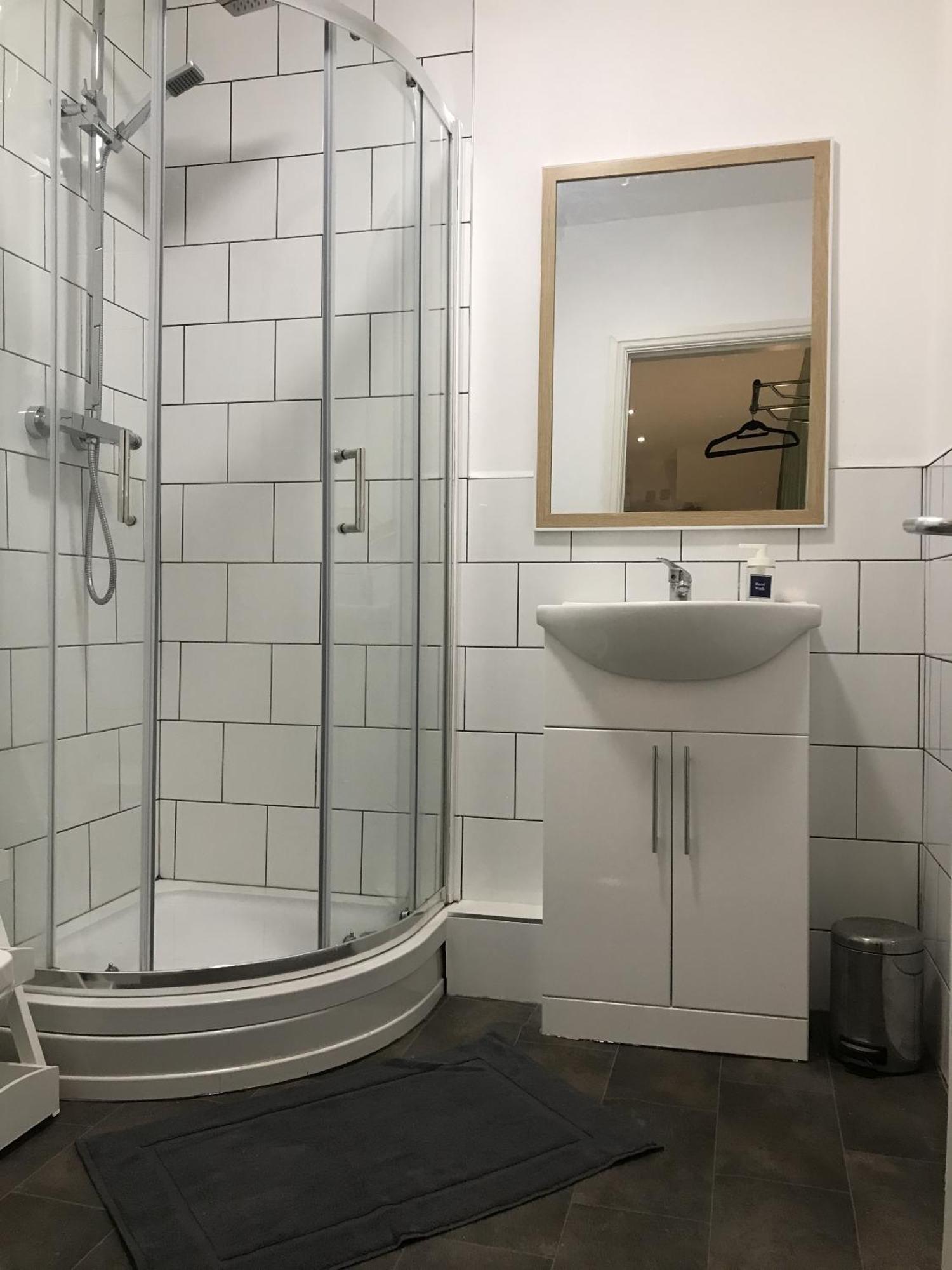 Contemporary 1 Bed Studio For Comfy Stay In Уигън Екстериор снимка